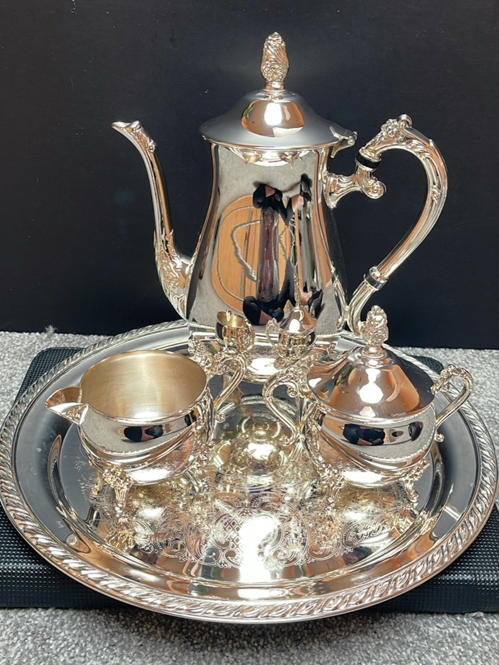 1980s Silver-plated coffee/tea service set with round platter